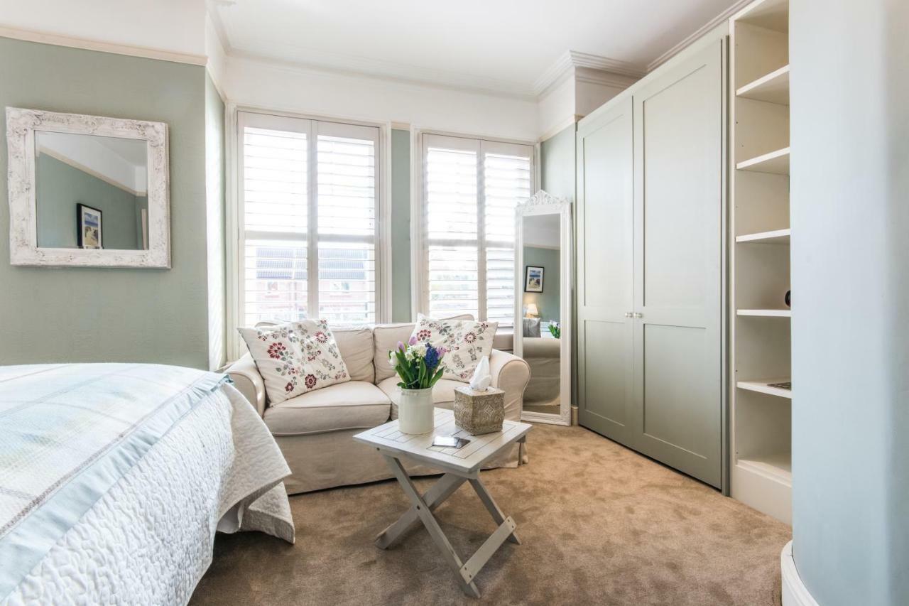 April House Weybridge - Boutique Guesthouse מראה חיצוני תמונה