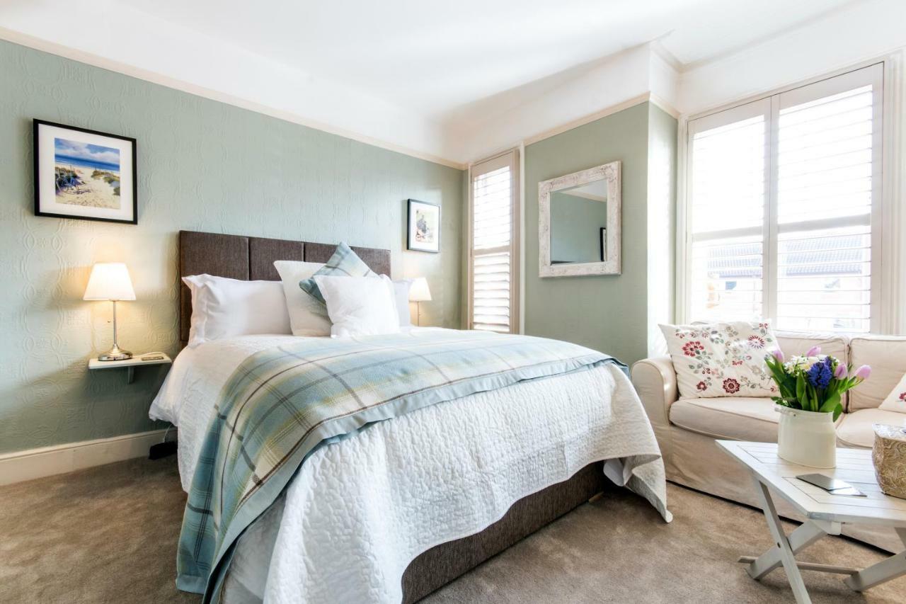 April House Weybridge - Boutique Guesthouse מראה חיצוני תמונה